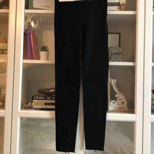 Zara black leggings with details on knee